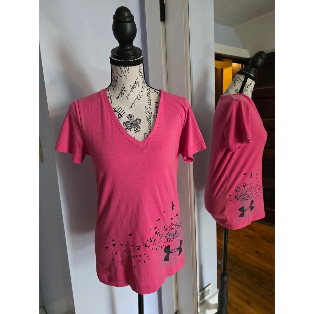 Under Armour HeatGear Womens V-Neck T-Shirt Pink Bird Graphic Fitted Small‎
